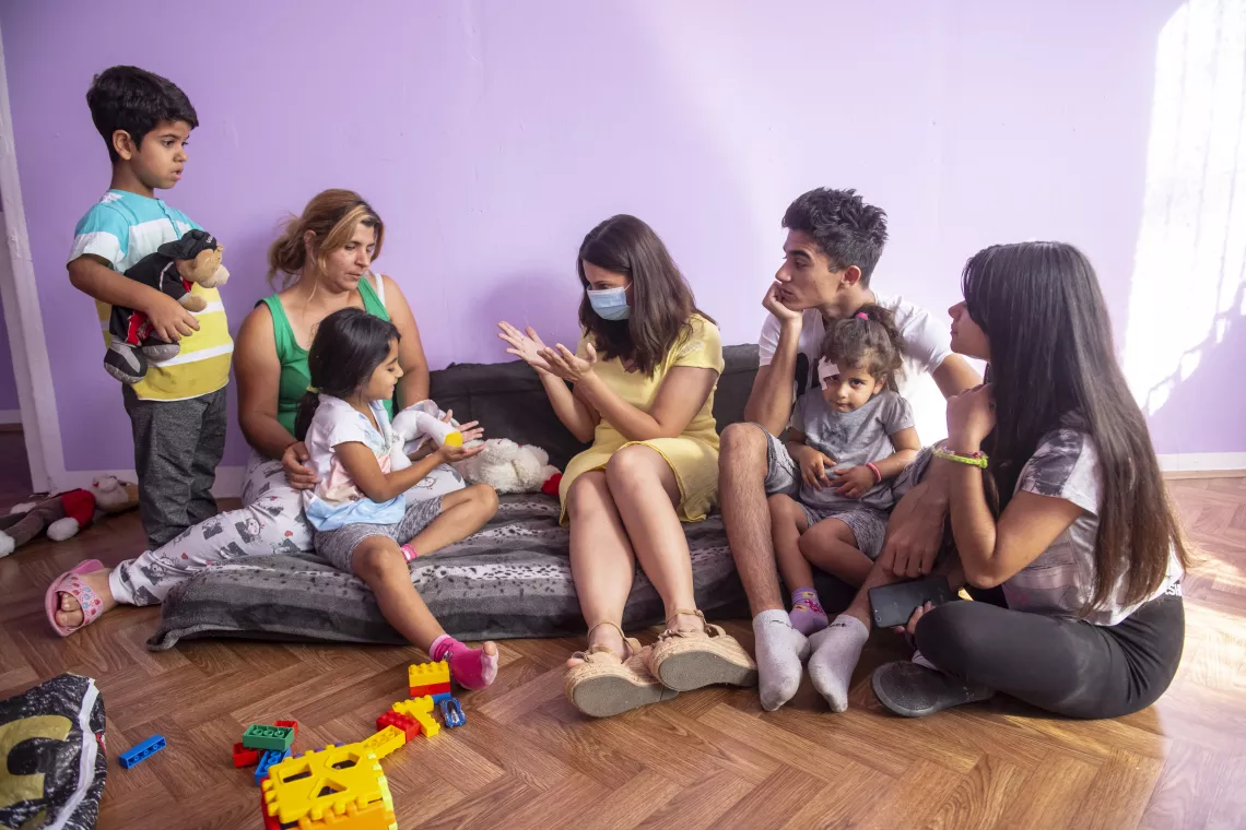 Health mediator Marina Sinanovic visiting the Demiri family.