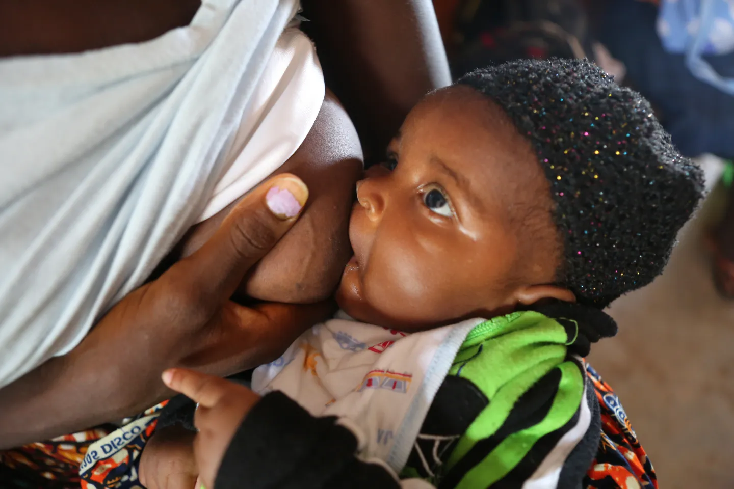 A mother breastfeeds her baby at a health facility in Sierra Leone.
