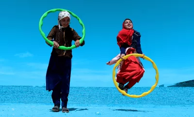 girls-playing