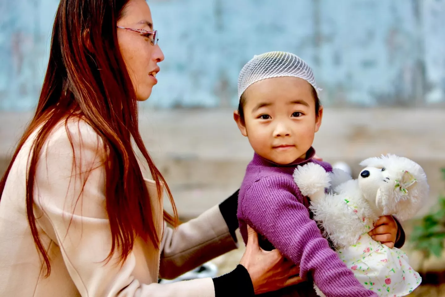 A Social Worker in North China's Shanxi Province, visits 5-year-old girl 