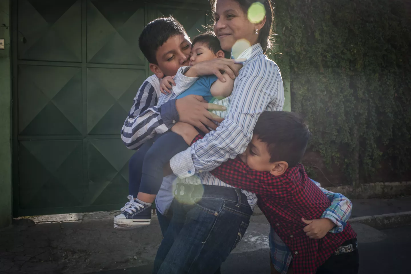 Una madre y sus tres hijos en Guatemala