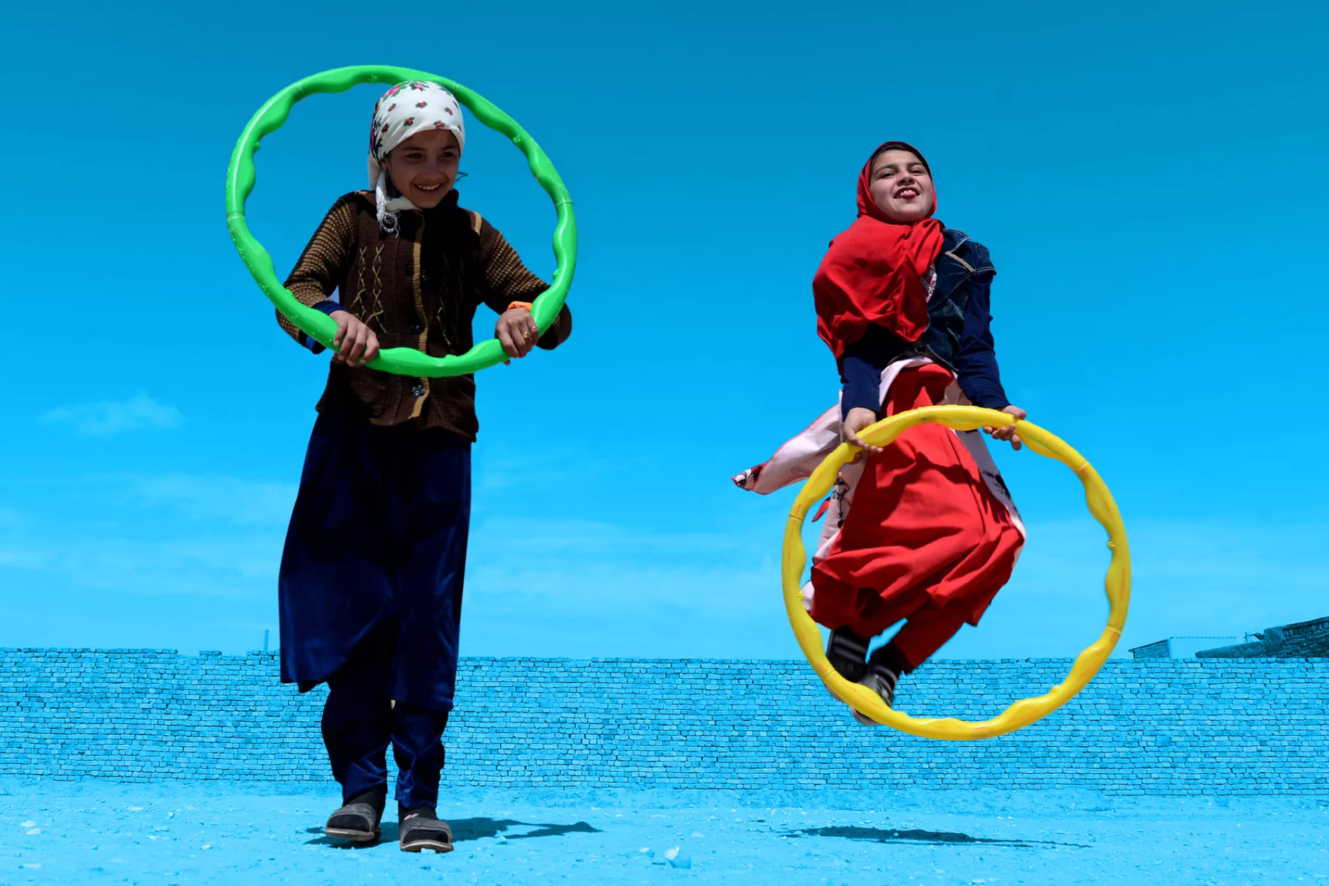 girls-playing