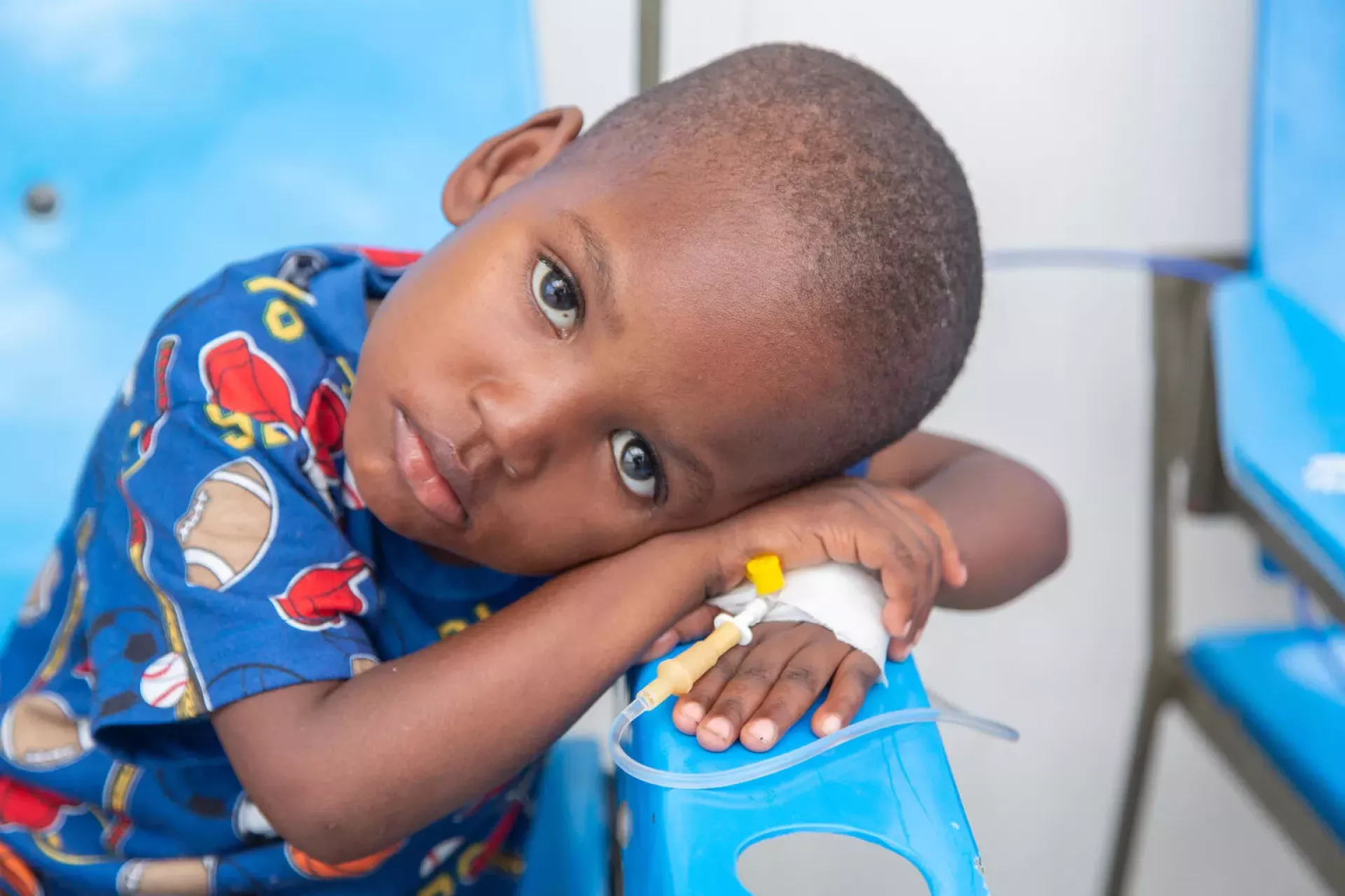 Hait&iacute;. Un ni&ntilde;o recibe tratamiento en un centro de salud de Puerto Pr&iacute;ncipe.