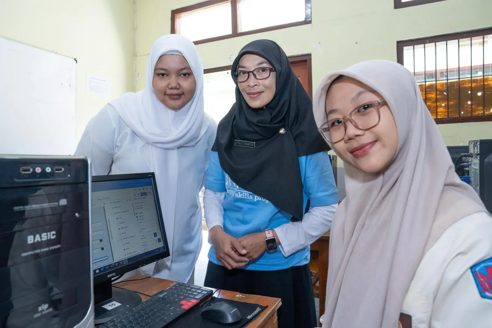 Vian, age 18, first-year Computer Engineering student of Institut Teknologi Sepuluh November, returns to her high school for a mentoring session with junior students in SMAN 1 Krangan, Trenggalek, East Java, on 24 September 2025.