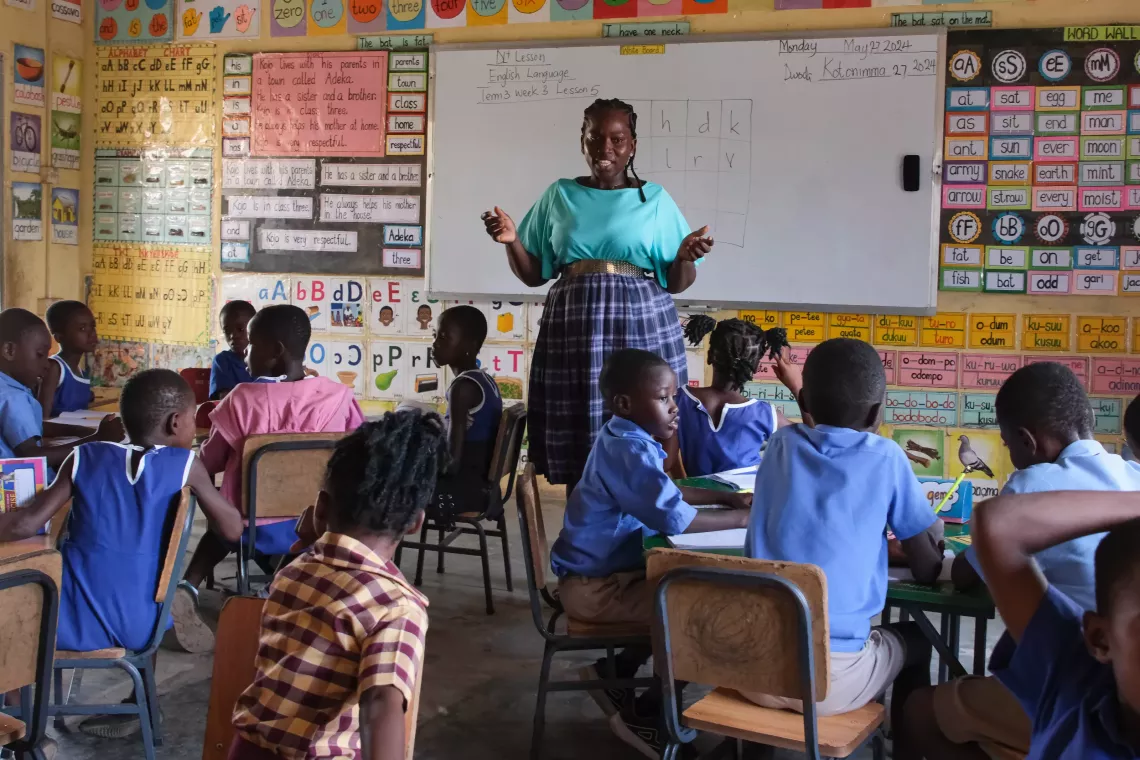 A teacher in the Differentiated Learning Plus (DL+) Dashboard programme in Ghana takes her class through a play-based lesson. 