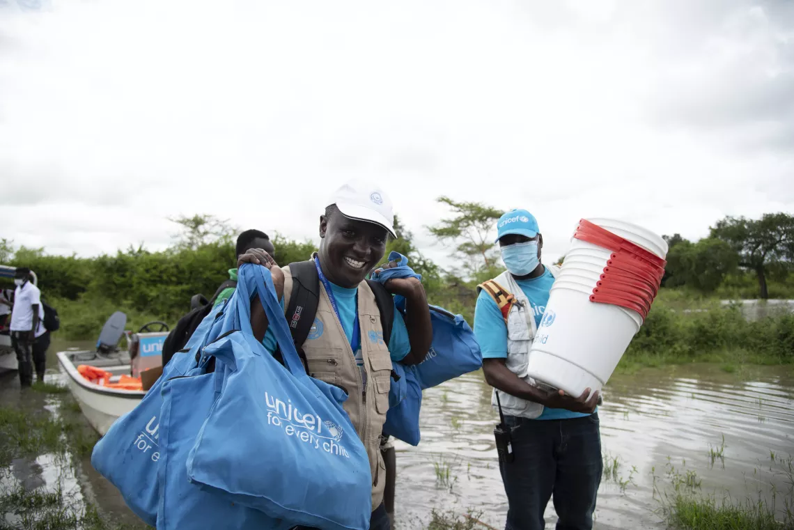 A UNICEF staff member carrying supplies
