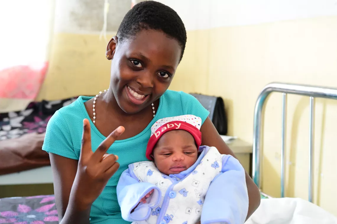 Tomilyn Kenna holds her newborn baby sister at the Bu&eacute;a Regional Hospital, in Bu&eacute;a, in the south west of Cameroon.
