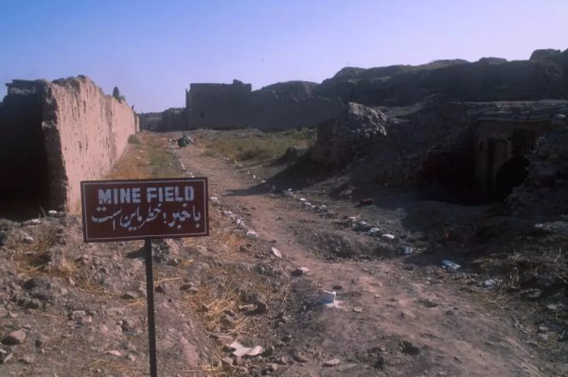 A road sign near Jalalabad camp warns people of the presence of landmines. Afghanistan, 1991.