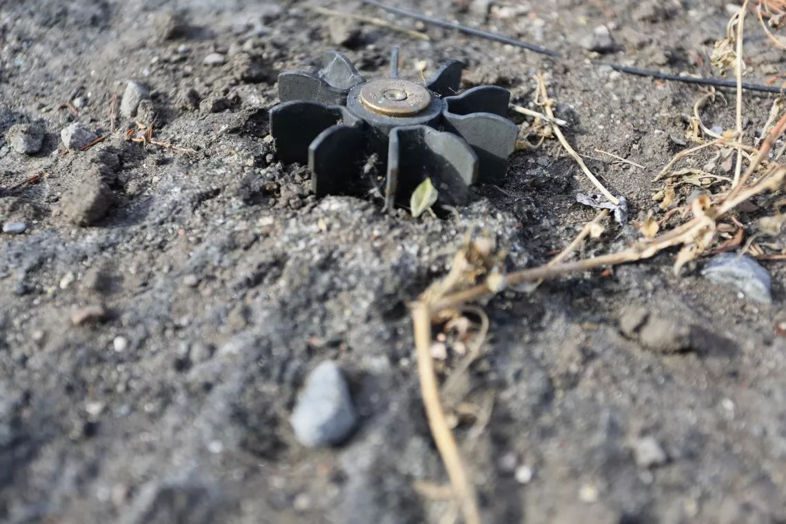 Des munitions non explos&eacute;es sont photographi&eacute;es dans une banlieue de Donetsk, dans l'est de l'Ukraine.