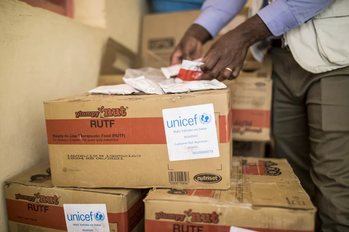 Mali. A nutrition specialist inspects Eat & Play boxes.