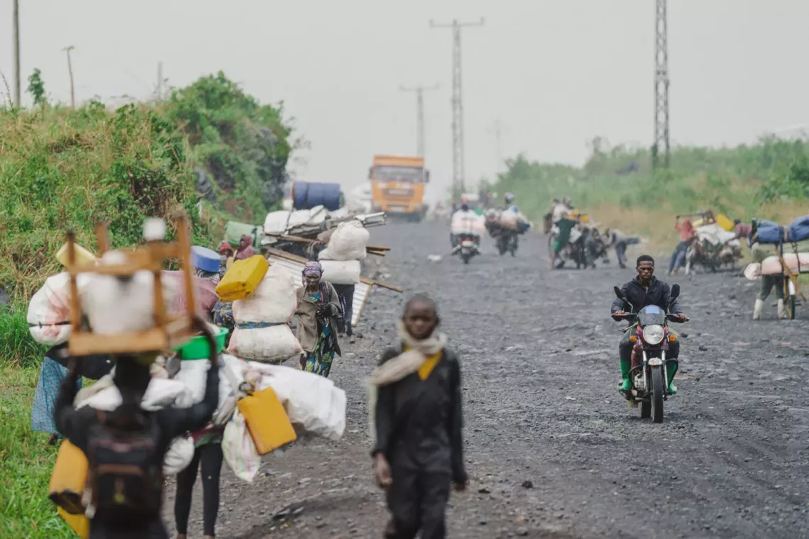 R&eacute;publique d&eacute;mocratique du Congo. Des familles d&eacute;plac&eacute;es des camps autour de Goma se rendent au village de Shasha, dans la province du Nord-Kivu.