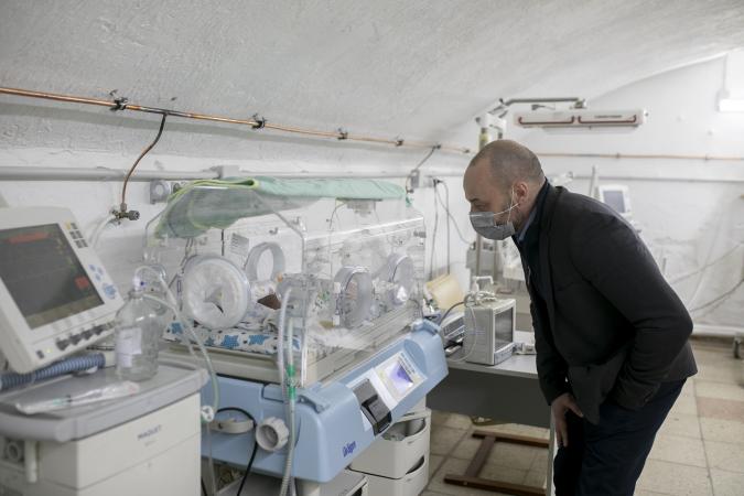 On 31 March 2022, Manuel Fontaine, UNICEF Director for Emergency Operations meets a newborn baby at the Intensive Care Unit for newborns at the Regional Hospital in Lviv, Ukraine.