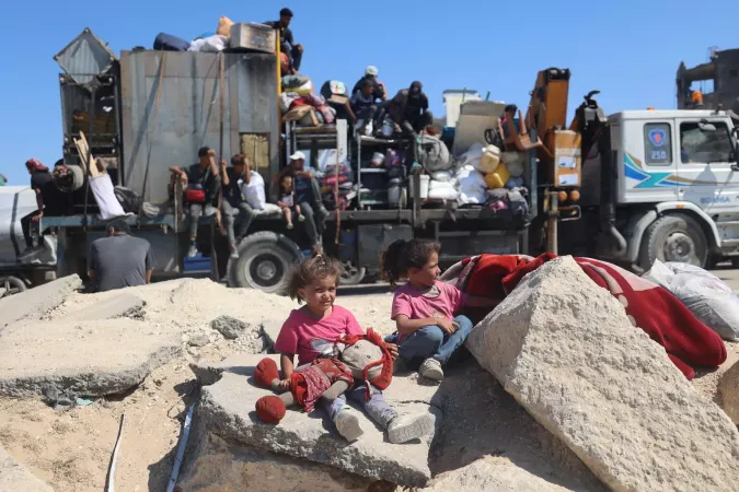 Thousands of Palestinian families flee Gaza City toward the southern part of the Gaza Strip amid heavy bombardment and evacuation order. 15 September 2025