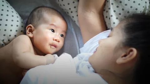 Una madre con su beb&eacute;