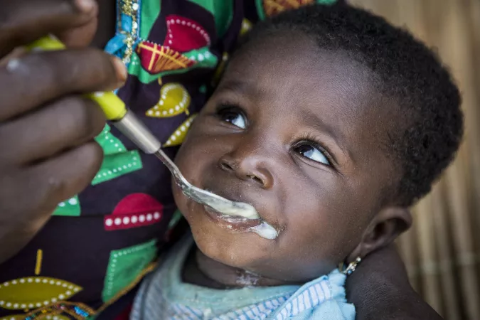 Eating porridge in Mali