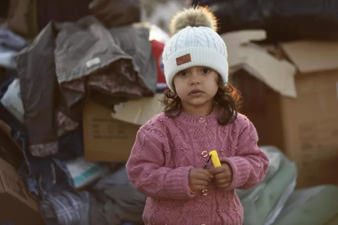Una ni&ntilde;a entre los afectados por el terremoto en Siria y T&uuml;rkiye
