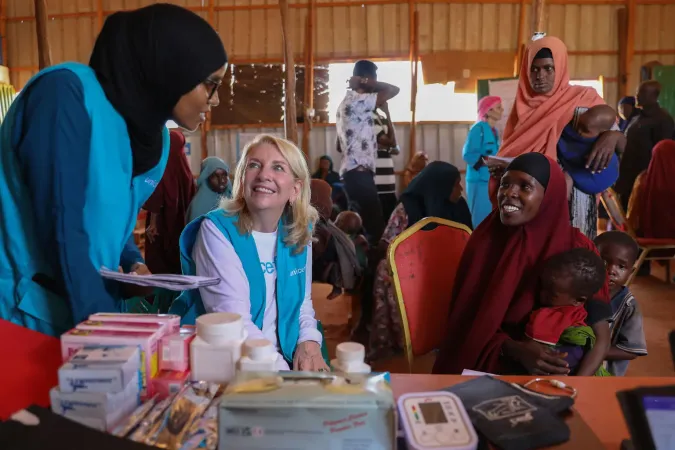 UNICEF Executive Director speaks to women at a nutrition site in Dollow, Somalia.