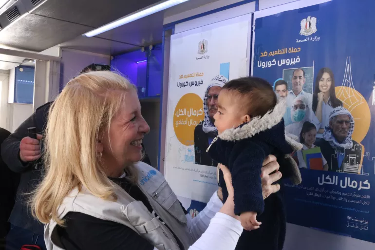 Directora Ejecutiva de UNICEF Catherine Russell en una visita a Siria tras los terremotos
