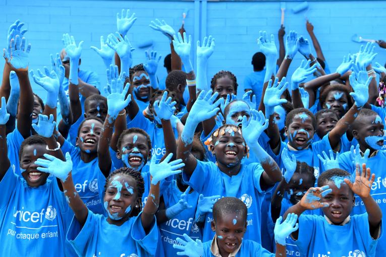 For World Children's Day, the children of the village of Sakassou, in the center of Côte d'Ivoire, painted their new school, made out of recycled plastic bricks blue.