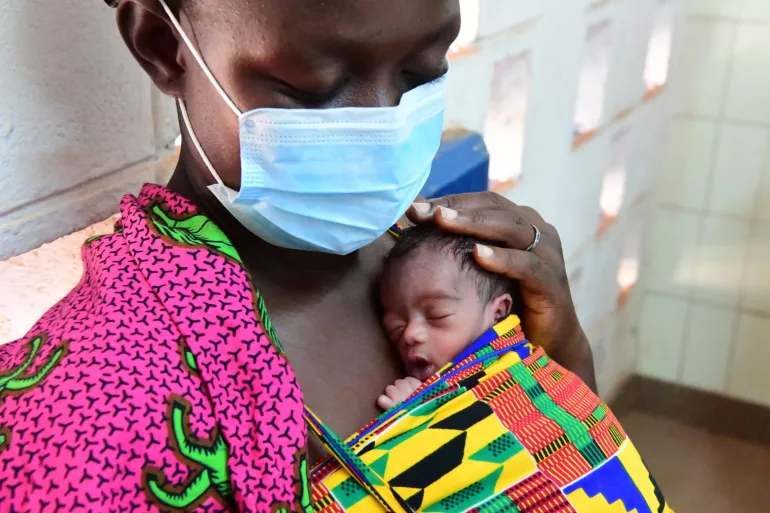 Mother and baby in C&ocirc;te d'Ivoire. 