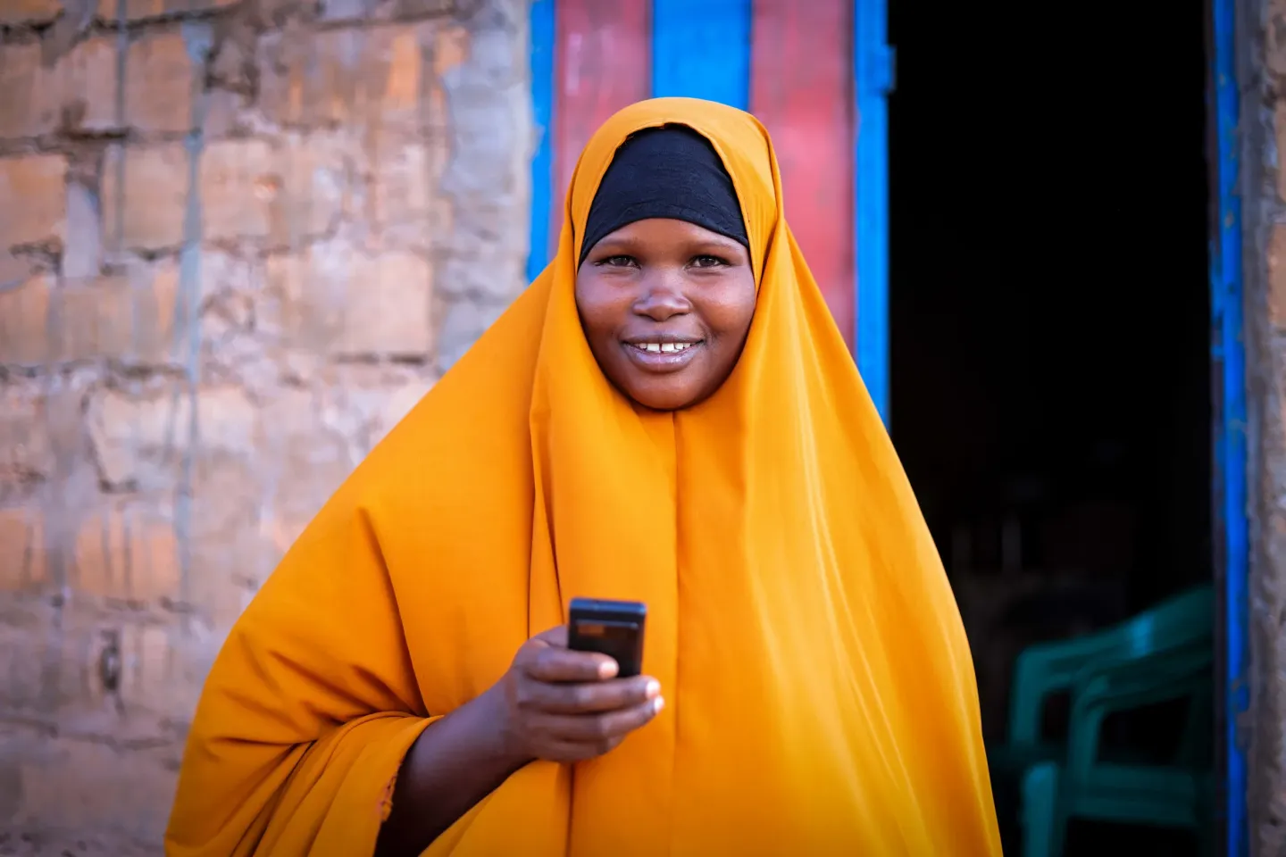 Fadumo holding her phone 