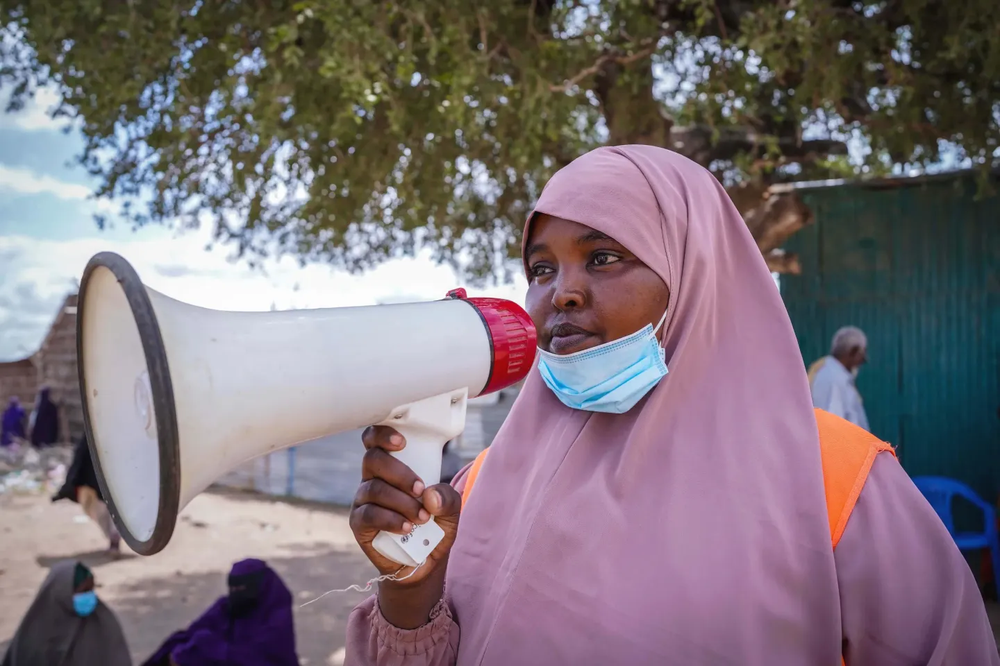 Social mobiliser Leylo Hassan raises awareness about the importance of vaccination in Bardhere's displacement camps, encouraging caregivers to protect their children from vaccine-preventable diseases.