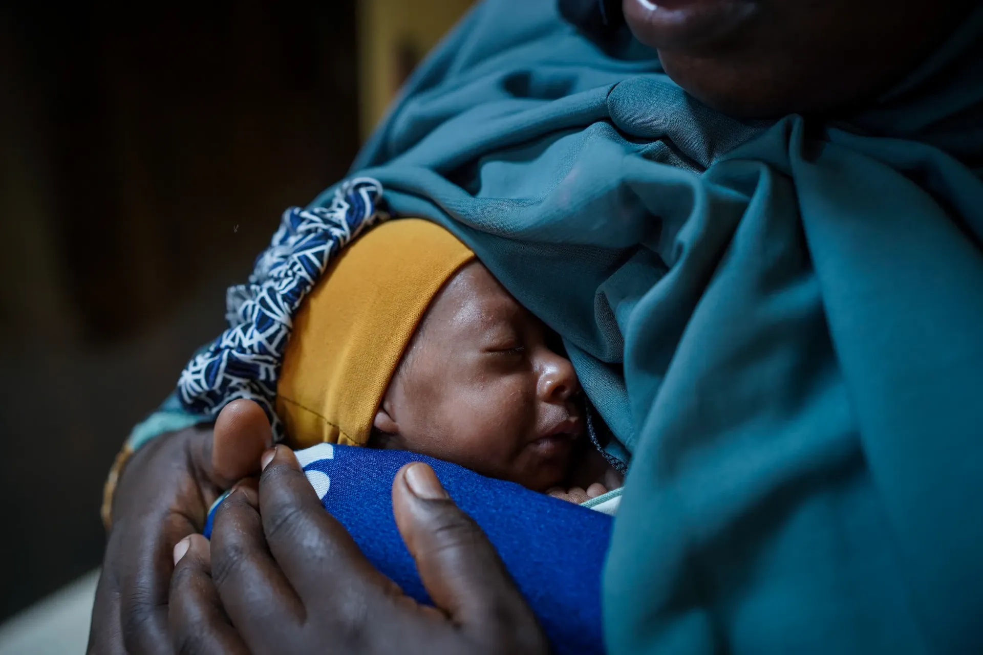 Falastiin cradles her newborn in Kangaroo Mother Care position, keeping him close through lifesaving skin-to-skin contact at Banadir Hospital in Mogadishu.