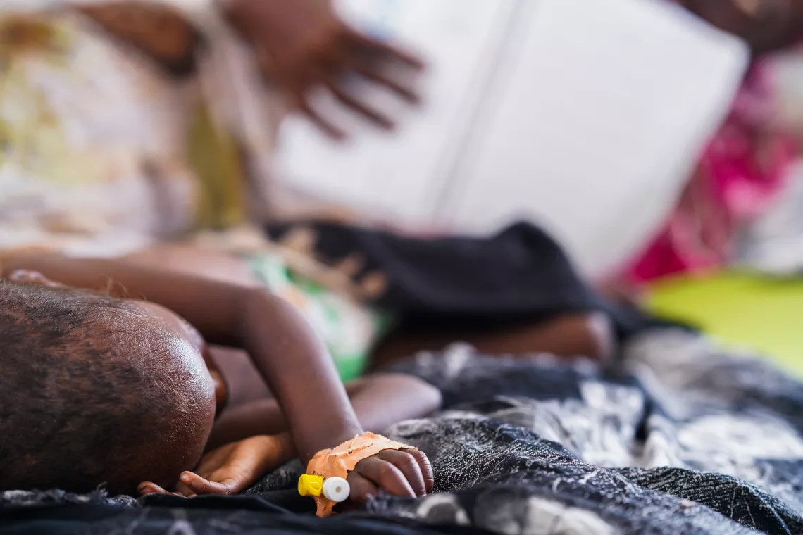 Axmed Cabdi Usman is being treated in a room at a UNICEF supported Galcayo Hospital in Somalia