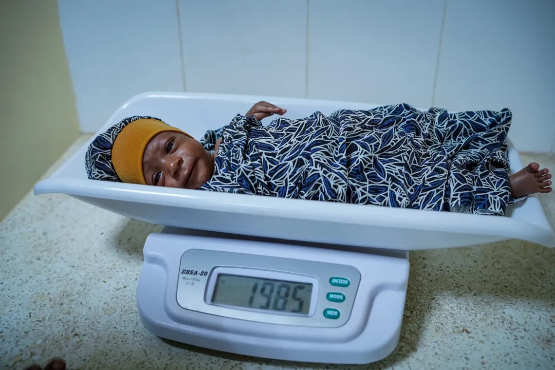 Falastiin&rsquo;s newborn baby undergoes a follow-up weight check at Banadir Hospital, where regular monitoring supports the recovery and growth of premature newborns.