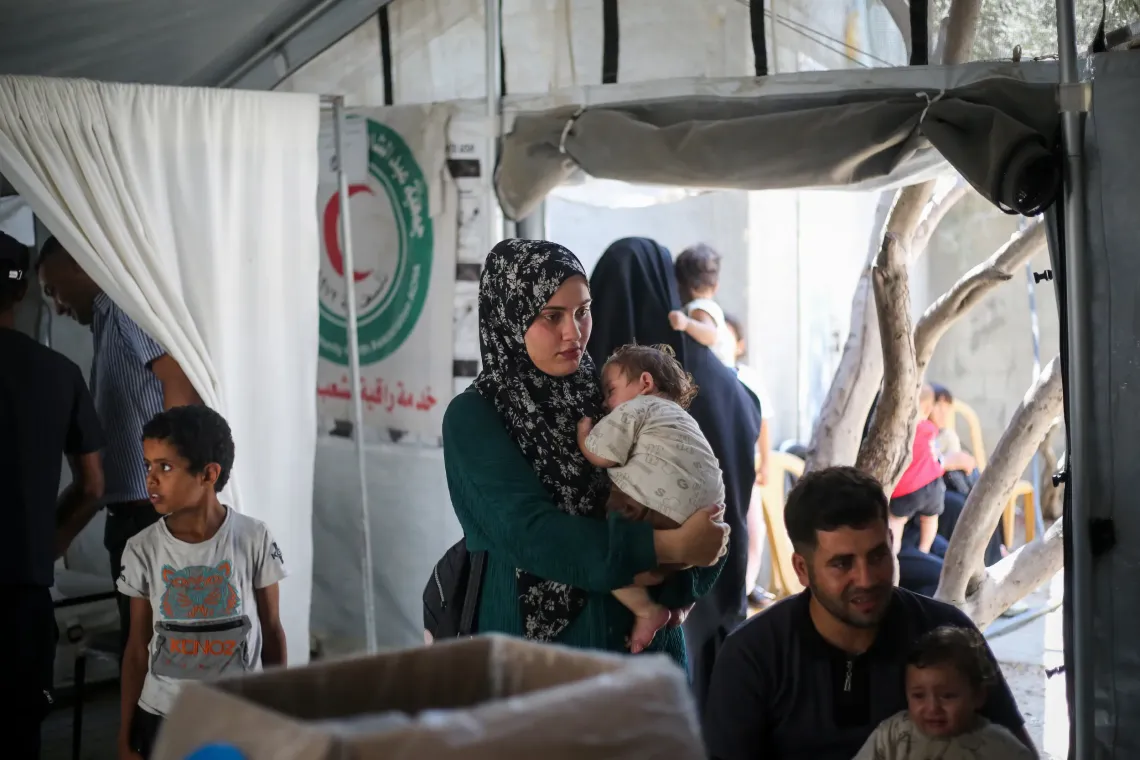 Family bring children to UNICEF supported clinic