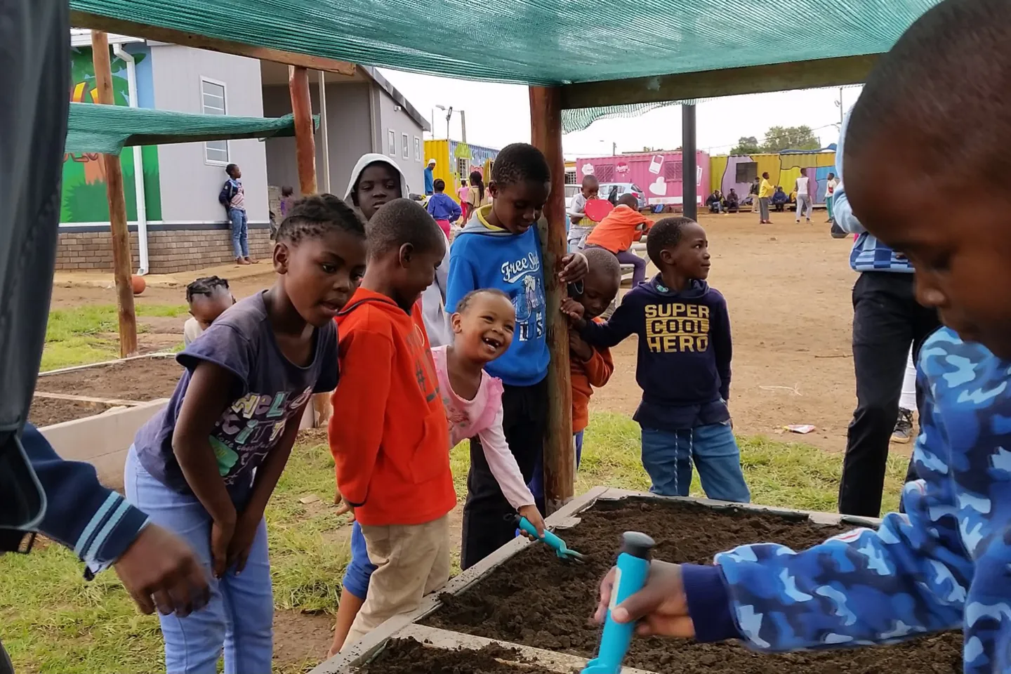 children-gardening