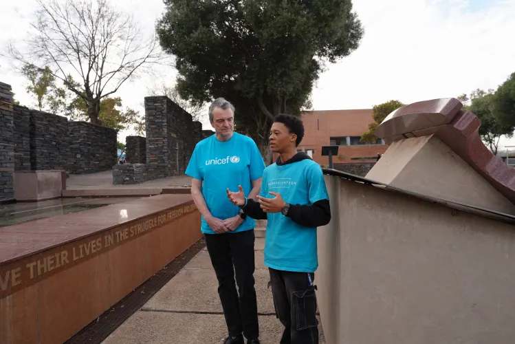 Johannes Wedenig (left), UNICEF South Africa Representative, and Malibongwe Dhlodhlo (right), UNICEF young volunteer, have a conversation at the June 16 Memorial Acre in Soweto.