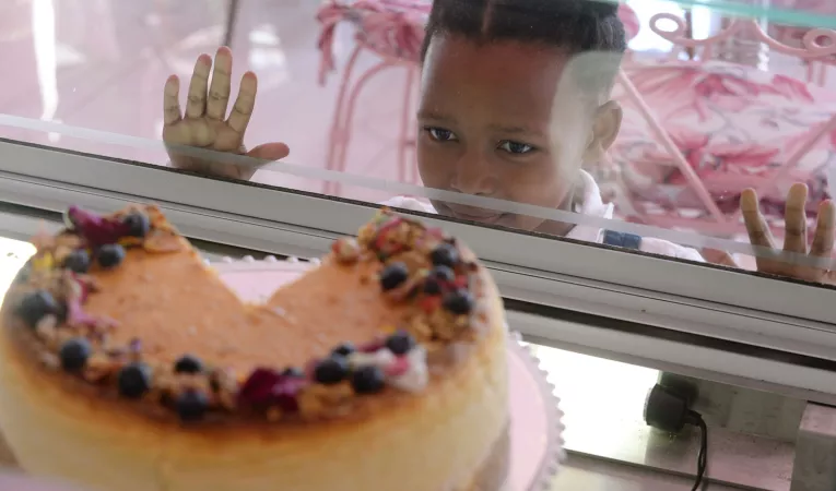 child-looking-at-cake
