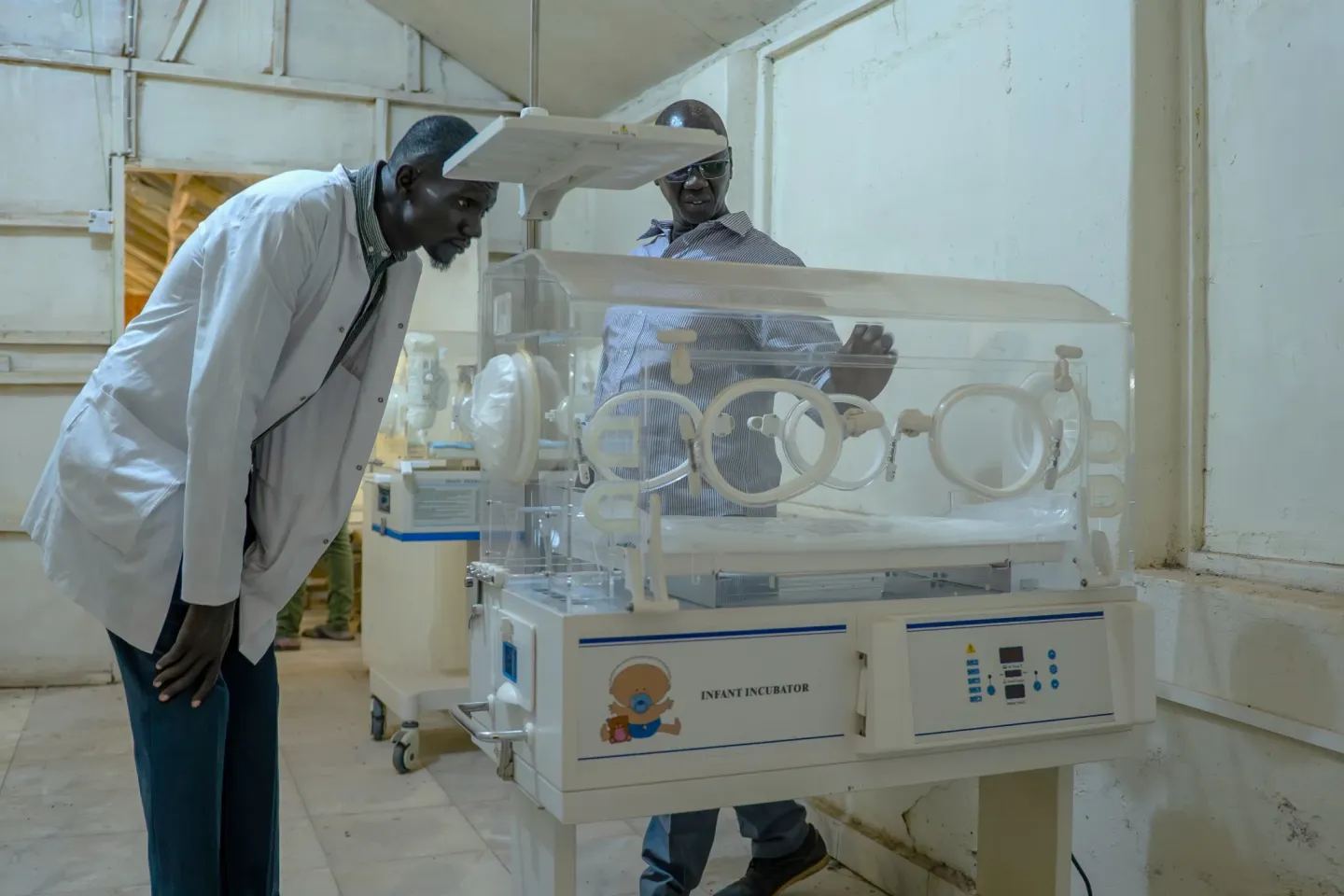 Doctors in South Sudan are checking health equipment at Hospital. 