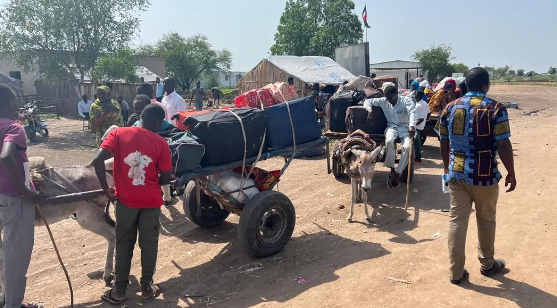 Returnees crossing the border into South Sudan, Renk, 2023.