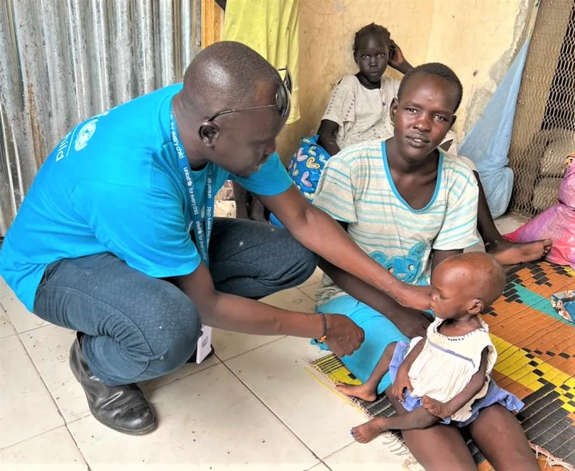 UNICEF emergency officer is examining Kamisa and speaking to her mother to see if her health has improved