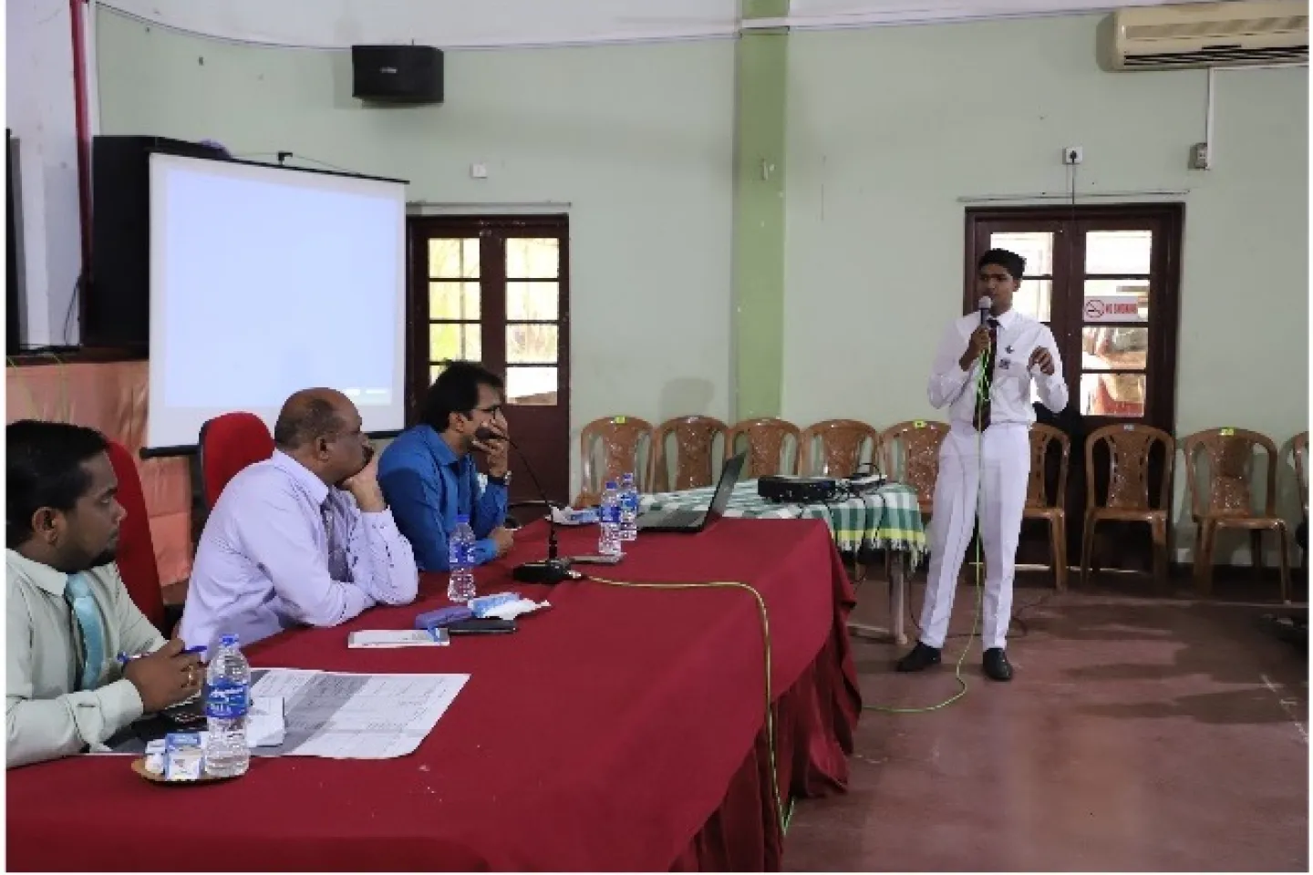 BMC officials listening to Harshon&rsquo;s key concerns raised.