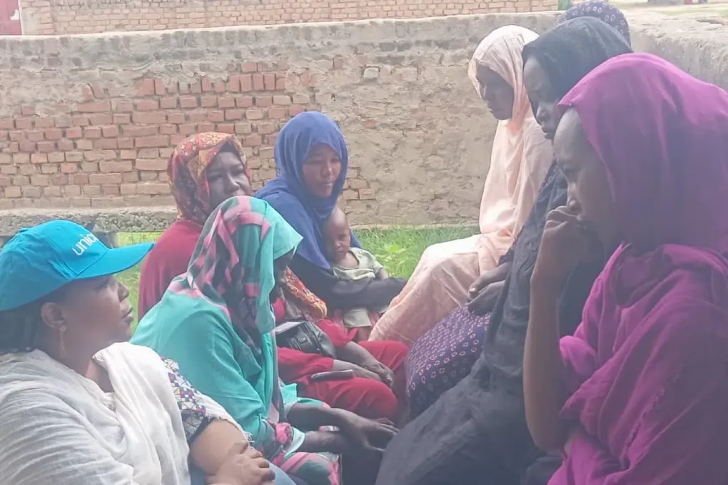 UNICEF SBC Officer, Nasrin Ibnouf speaks to mothers during a field mission.