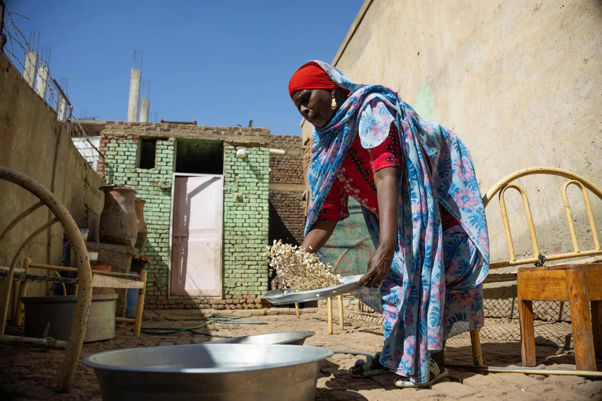 humanitarian cash transfer, cash assistance, Sudan, women, mothers, cash grants, vulnerable families, displaced families, displaced people, children
