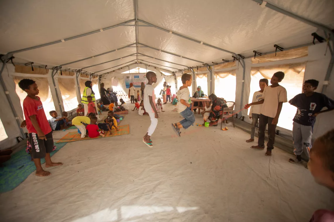 heat waves, heat strokes, climate change, Sudan, children, conflict, displacement, extreme heat