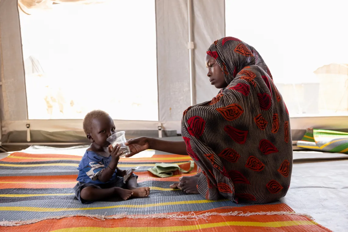 kordofan displacement, Sudan, fighting, conflict, UNICEF, displaced families, displaced mothers, displaced children, internally displaced people, White Nile, Kosti, malnutrition, child friendly space, girls, separated children, CFS, play, counselling, psychosocial support, mother