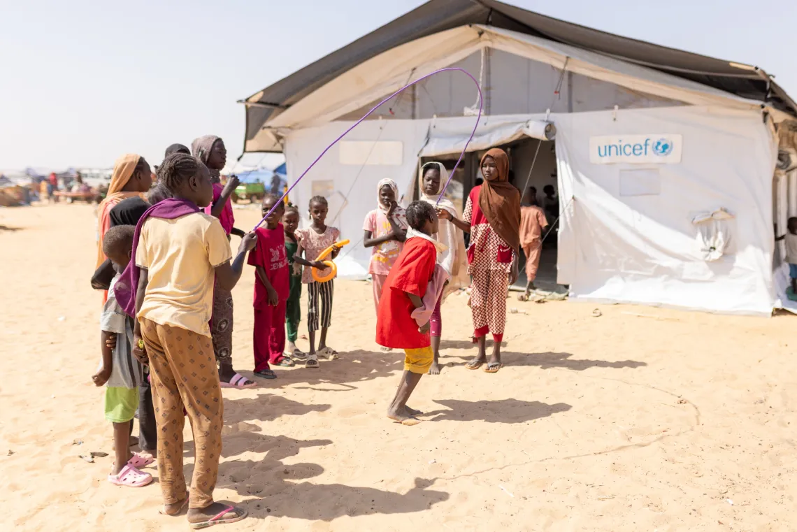 kordofan displacement, Sudan, fighting, conflict, UNICEF, displaced families, displaced mothers, displaced children, internally displaced people, White Nile, Kosti, malnutrition, child friendly space, girls, separated children, CFS, play, counselling, psychosocial support, mother