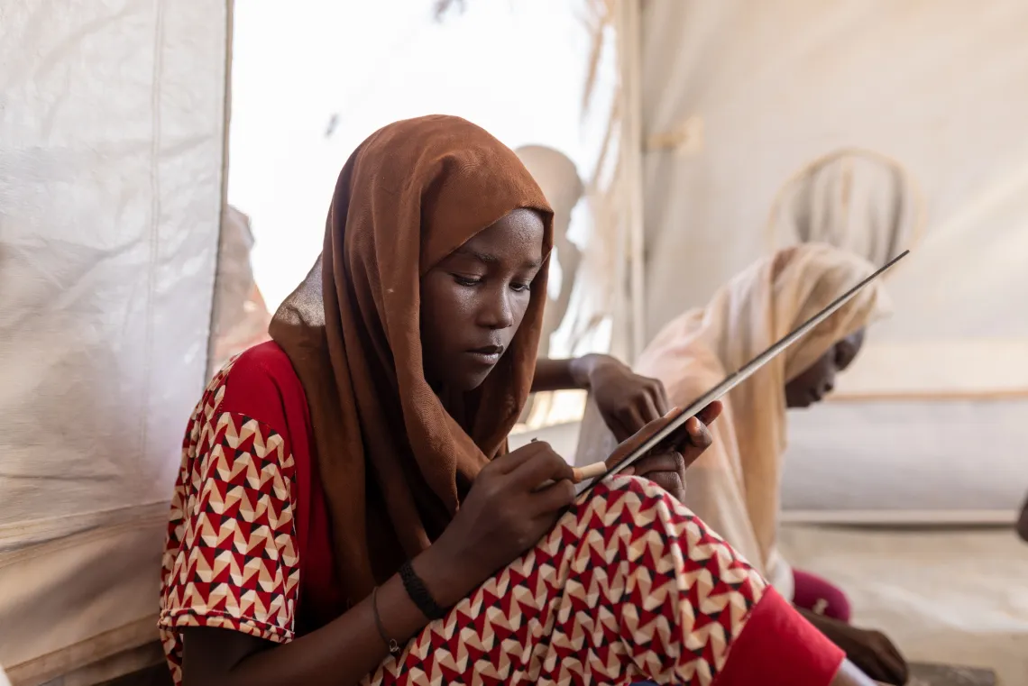 kordofan displacement, Sudan, fighting, conflict, UNICEF, displaced families, displaced mothers, displaced children, internally displaced people, White Nile, Kosti, malnutrition, child friendly space, girls, separated children, CFS, play, counselling, psychosocial support, mother