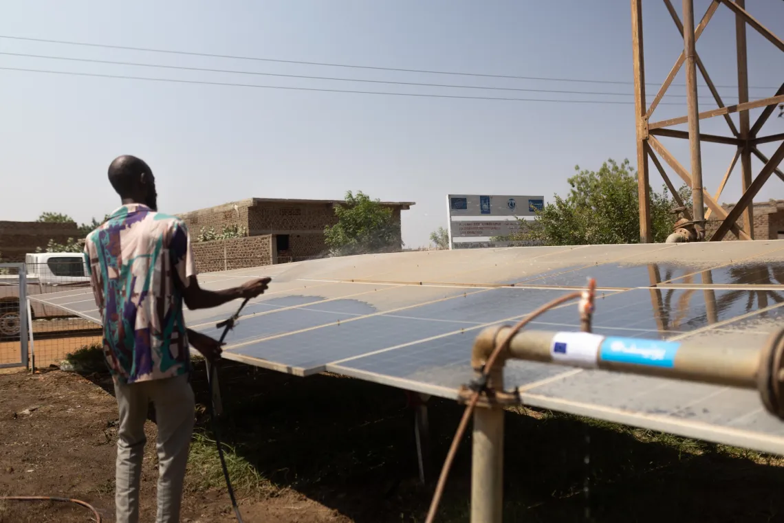 clean water, safe water, ECHO, European Union, UNICEF, Sudan, displaced children, armed conflict, armed conflict, children in armed conflict, children, cholera, destruction of water facilities