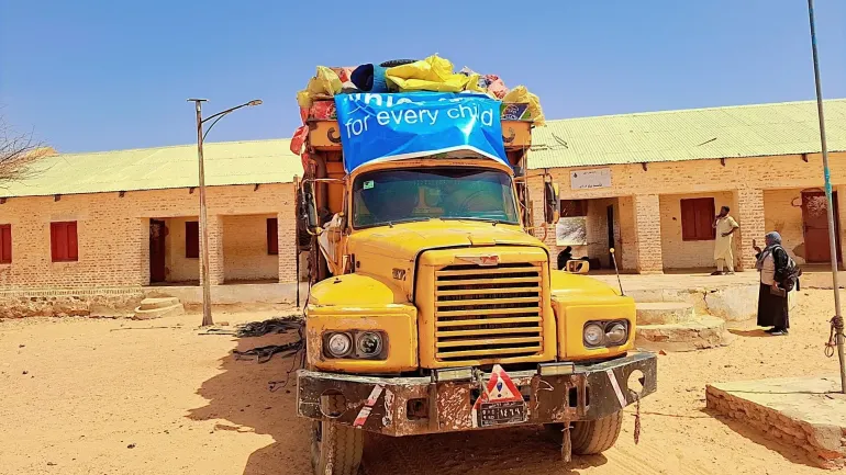 UNICEF supplies, Darfur, children, displaced children, displaced people, conflict affected people, children in armed conflict