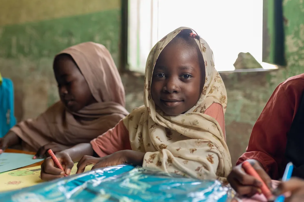 Children attend classes at UNICEF-supported Alternative Learning Programme (ALP) centre in Almogran primary school for girls in River Nile State.