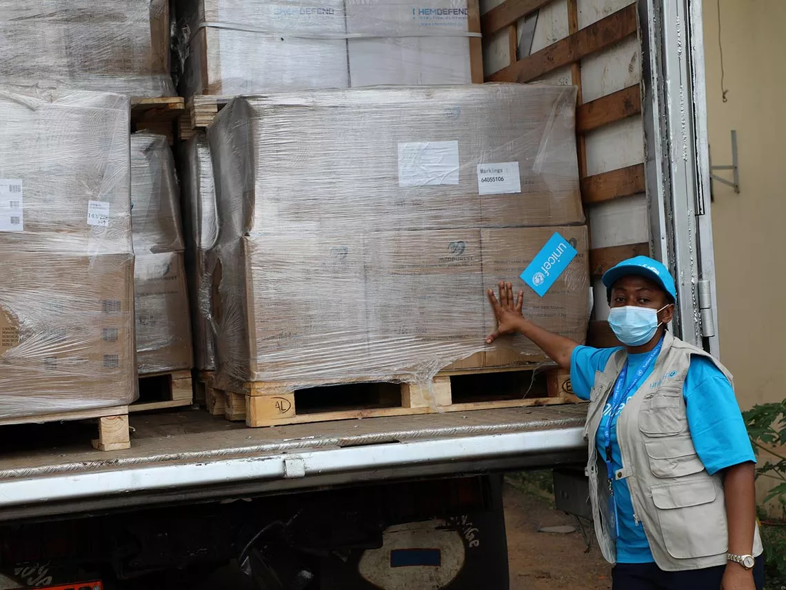 A UNICEF staff in Cameroon receives COVID-19 supplies in May 2020.