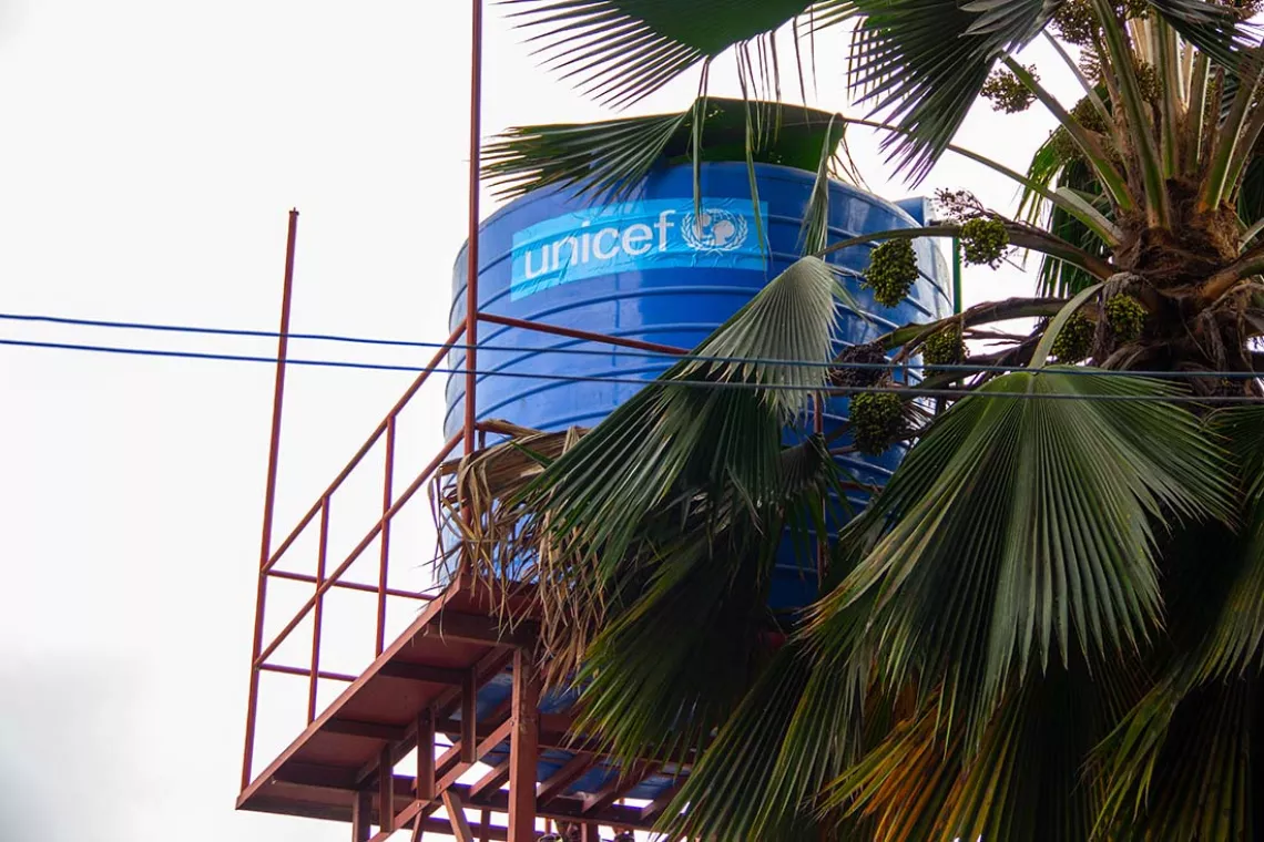 With the support of UKAid, UNICEF has constructed boreholes equipped with solar pumps to supply water to standpipes in six health facilities in Kinshasa, DR Congo. 