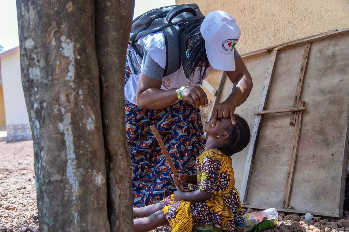 A health worker vaccinates a child.