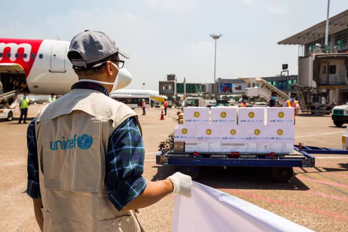 The first batch of 10,000 COVID-19 tests reached Myanmar to scale up the country’s testing capacity and mitigate the risk of infection for children and families. UNICEF is also supporting the Government with critical supplies and logistics in its response to the pandemic.